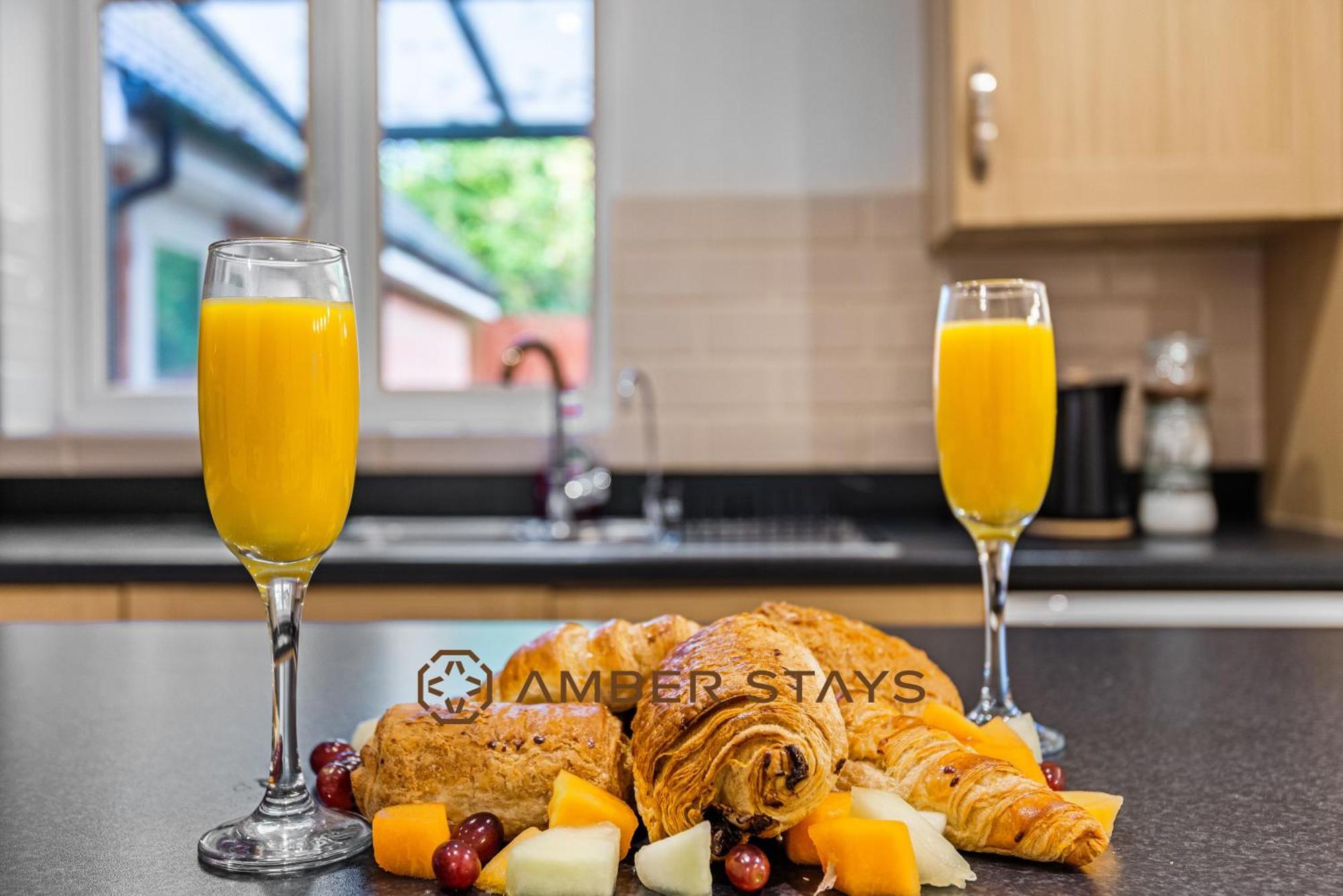 Spacious 5 Bed House In Reading By Amber Stays, Perfect For Business & Contractors, Sleeps 12! Exteriér fotografie