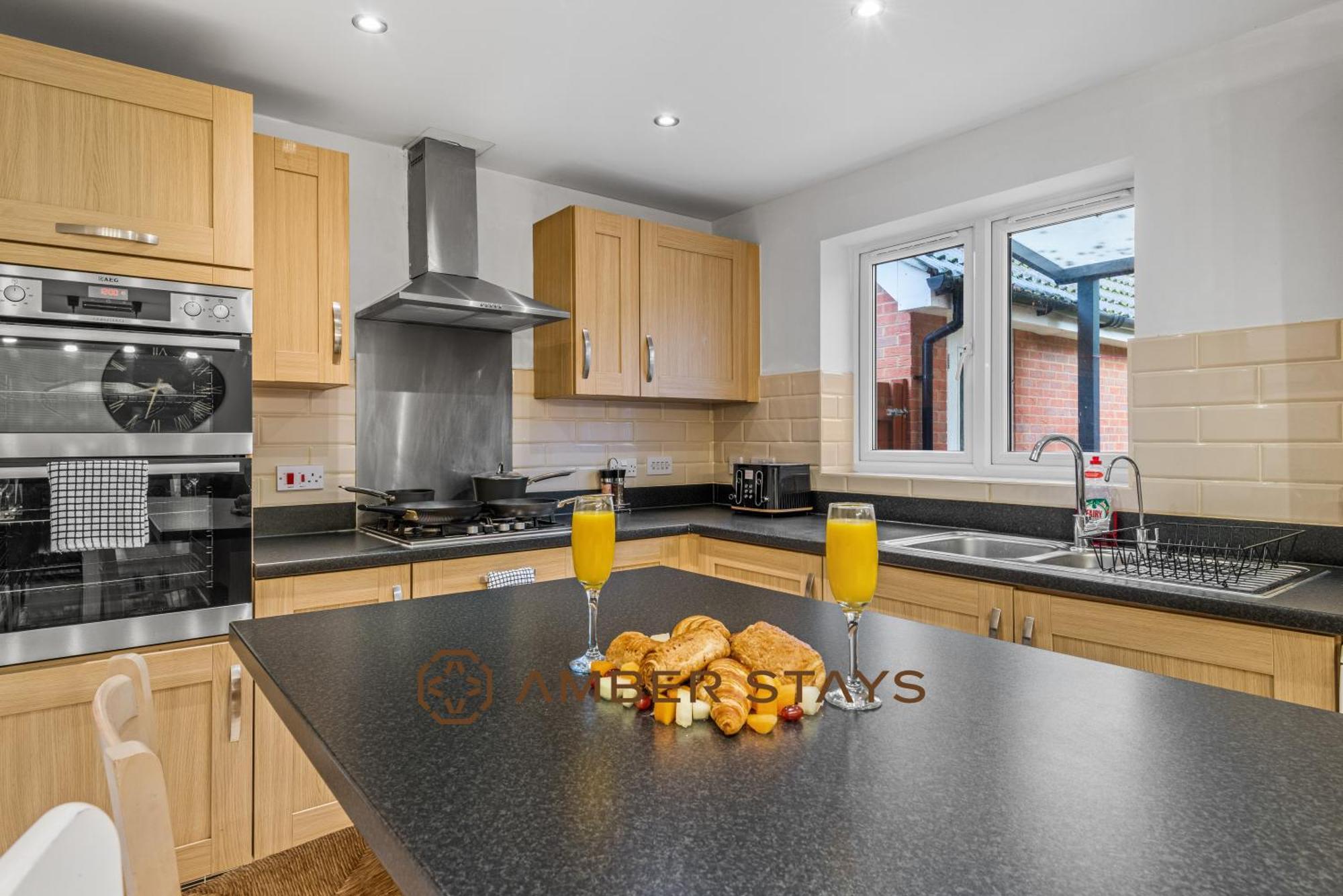Spacious 5 Bed House In Reading By Amber Stays, Perfect For Business & Contractors, Sleeps 12! Exteriér fotografie
