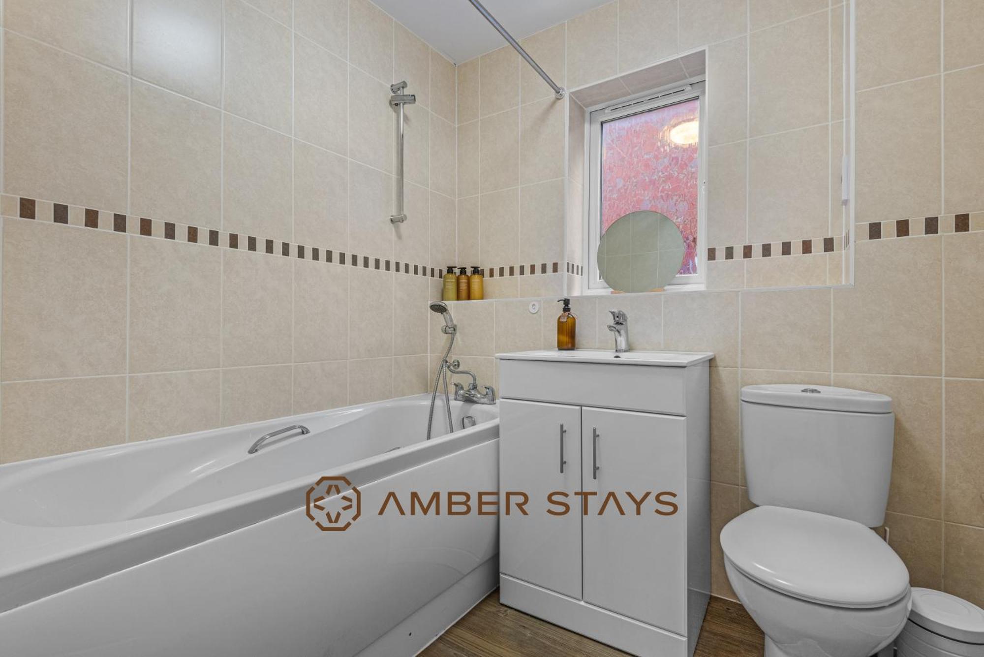 Spacious 5 Bed House In Reading By Amber Stays, Perfect For Business & Contractors, Sleeps 12! Exteriér fotografie