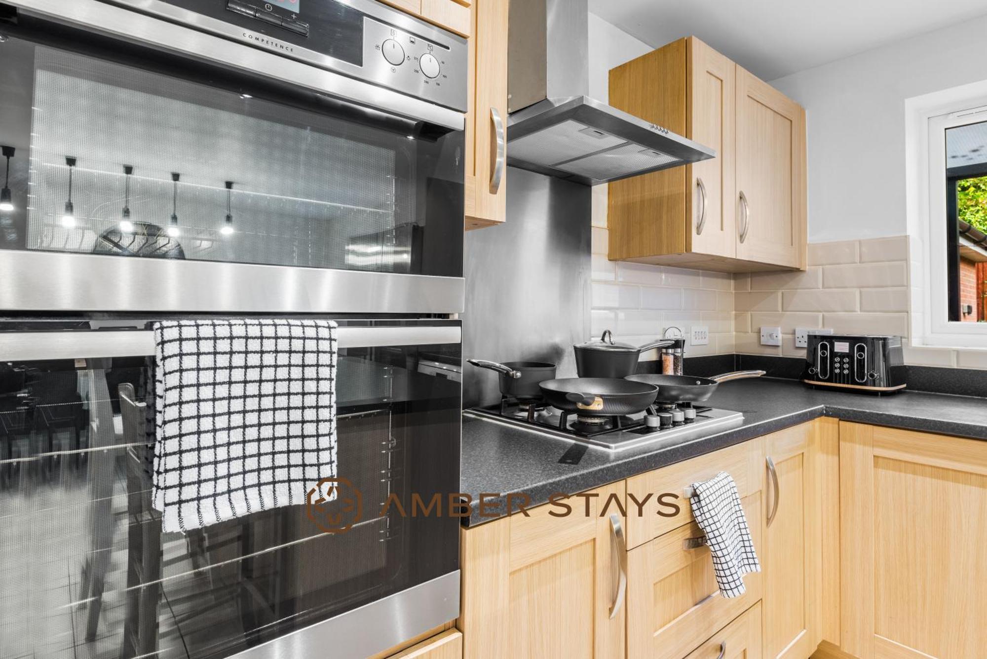 Spacious 5 Bed House In Reading By Amber Stays, Perfect For Business & Contractors, Sleeps 12! Exteriér fotografie