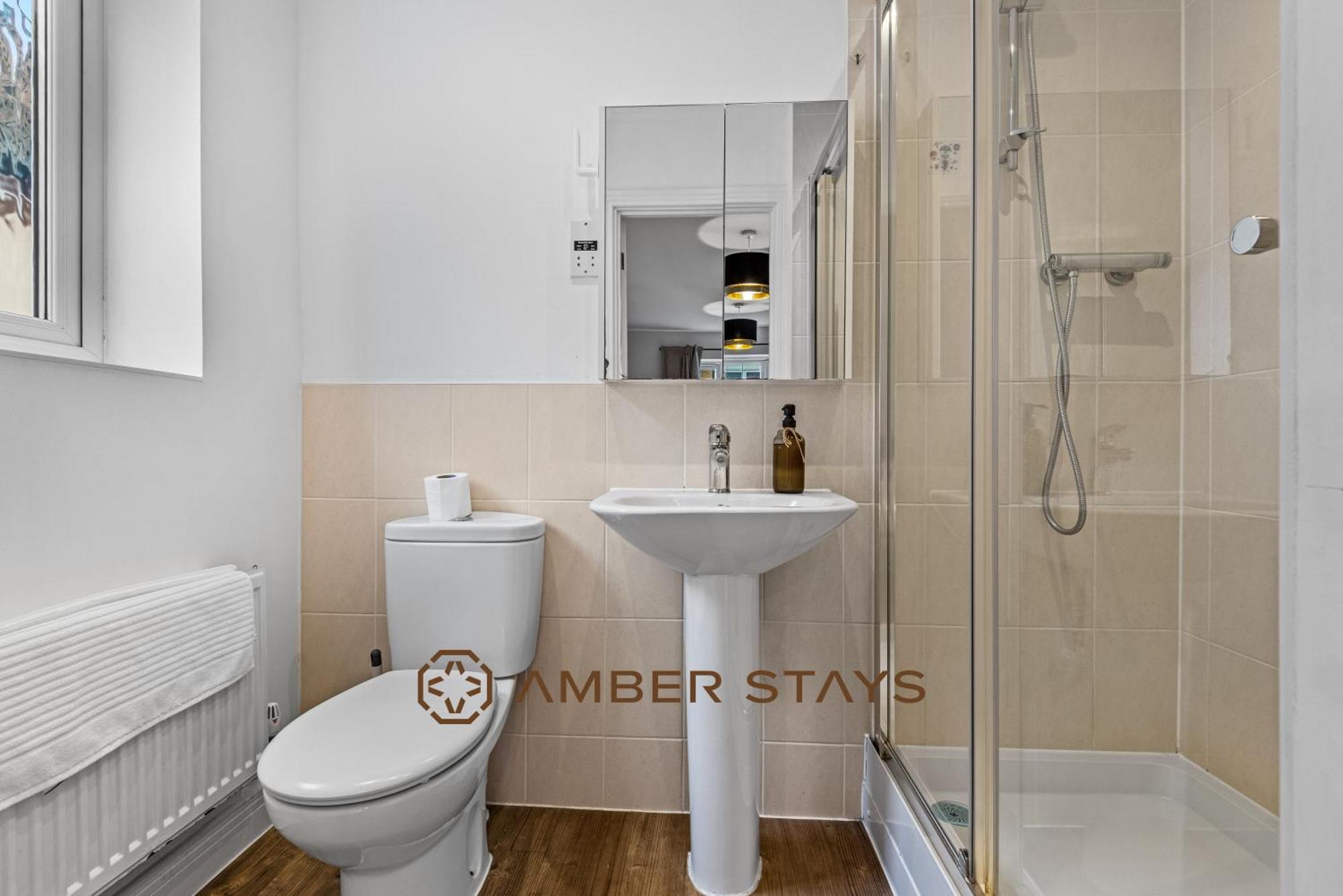Spacious 5 Bed House In Reading By Amber Stays, Perfect For Business & Contractors, Sleeps 12! Exteriér fotografie